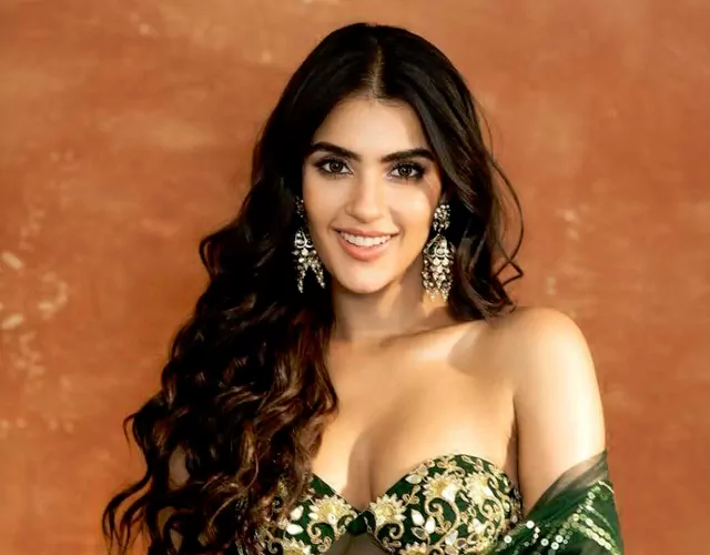 Actress Kavya Thapar Pics